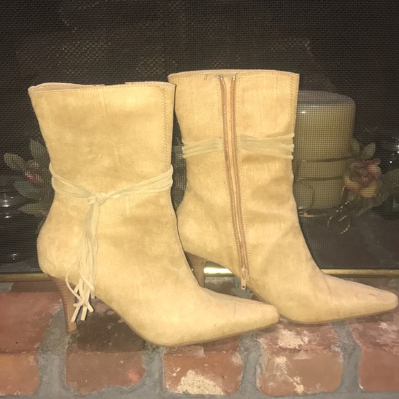Rouge Helium Shoes - Tan Boot Faux Suede with side Tassel